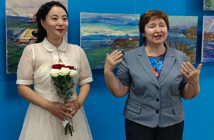Китайская художница  провела выставку, посвященную Приморью