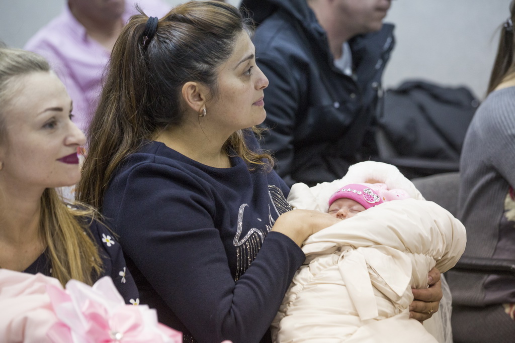 В приморских отделениях МФЦ посетителей с младенцами обслуживают вне очереди