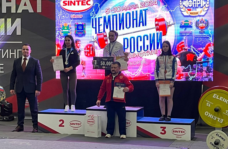 Приморцы установили рекорды на чемпионате России по троеборью