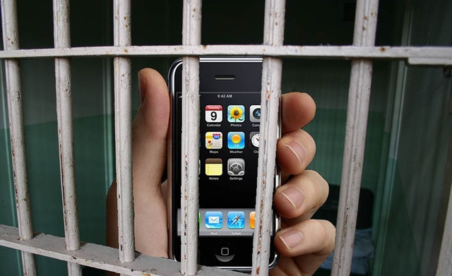 За передачу телефонов в колонии и тюрьмы может быть введена уголовная ответственность