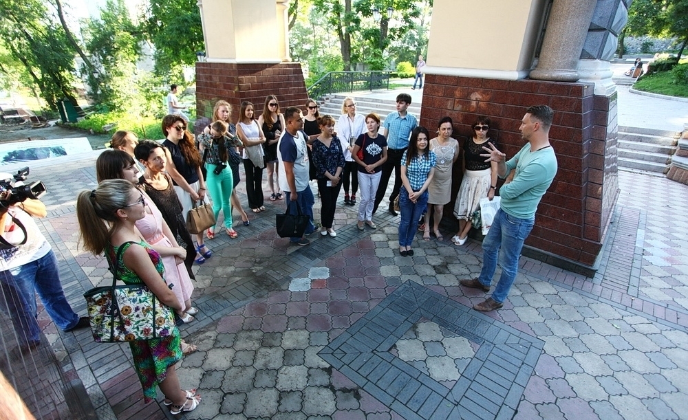 На экскурсии по улицам поэзии и науки приглашают во Владивостоке