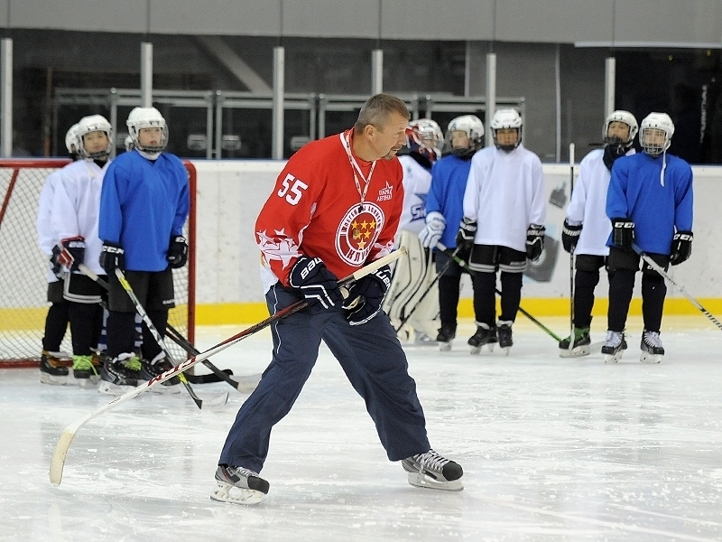 Известный хоккейный эксперт проведет мастер-классы для юных приморцев