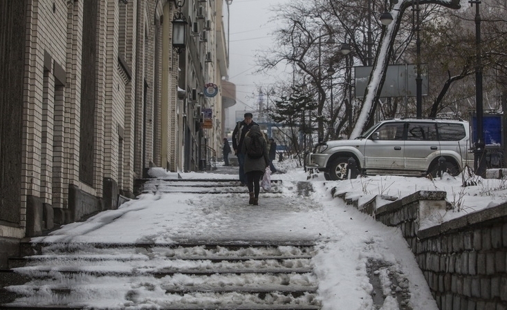 До конца рабочей недели в Приморье будут царить снегопады и холод