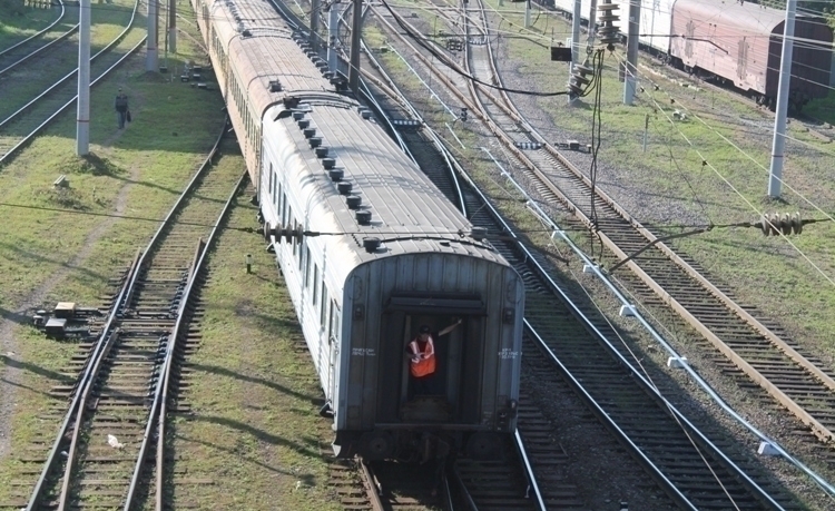Нетрезвая пенсионерка попала под поезд в Приморье