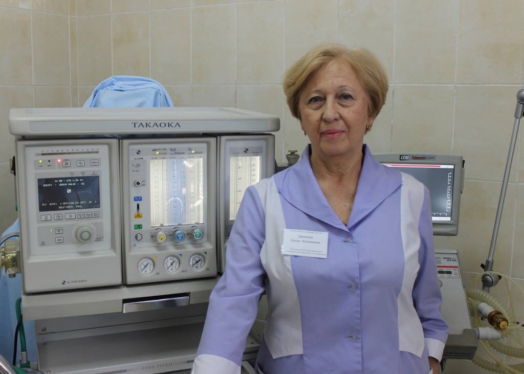 Более 40 лет медсестра роддома №3 Ольга Шумская помогает молодым мамам