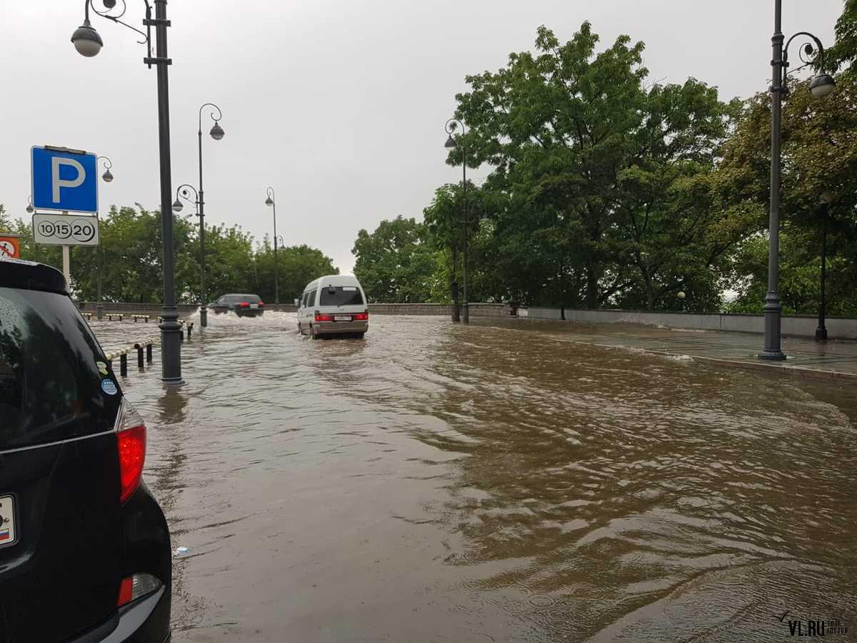 Дальний восток дождь. Ливень во Владивостоке. Ливень во Владивостоке сегодня фото.