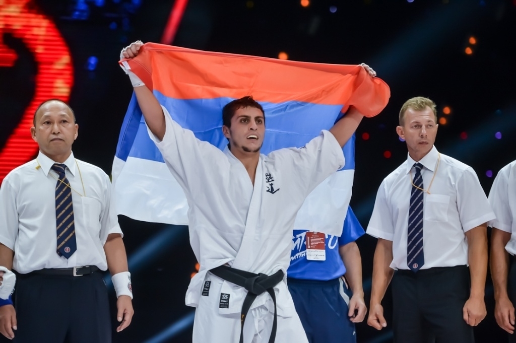 Сборная России разгромила сборную мира на «Битве чемпионов» в Приморье 