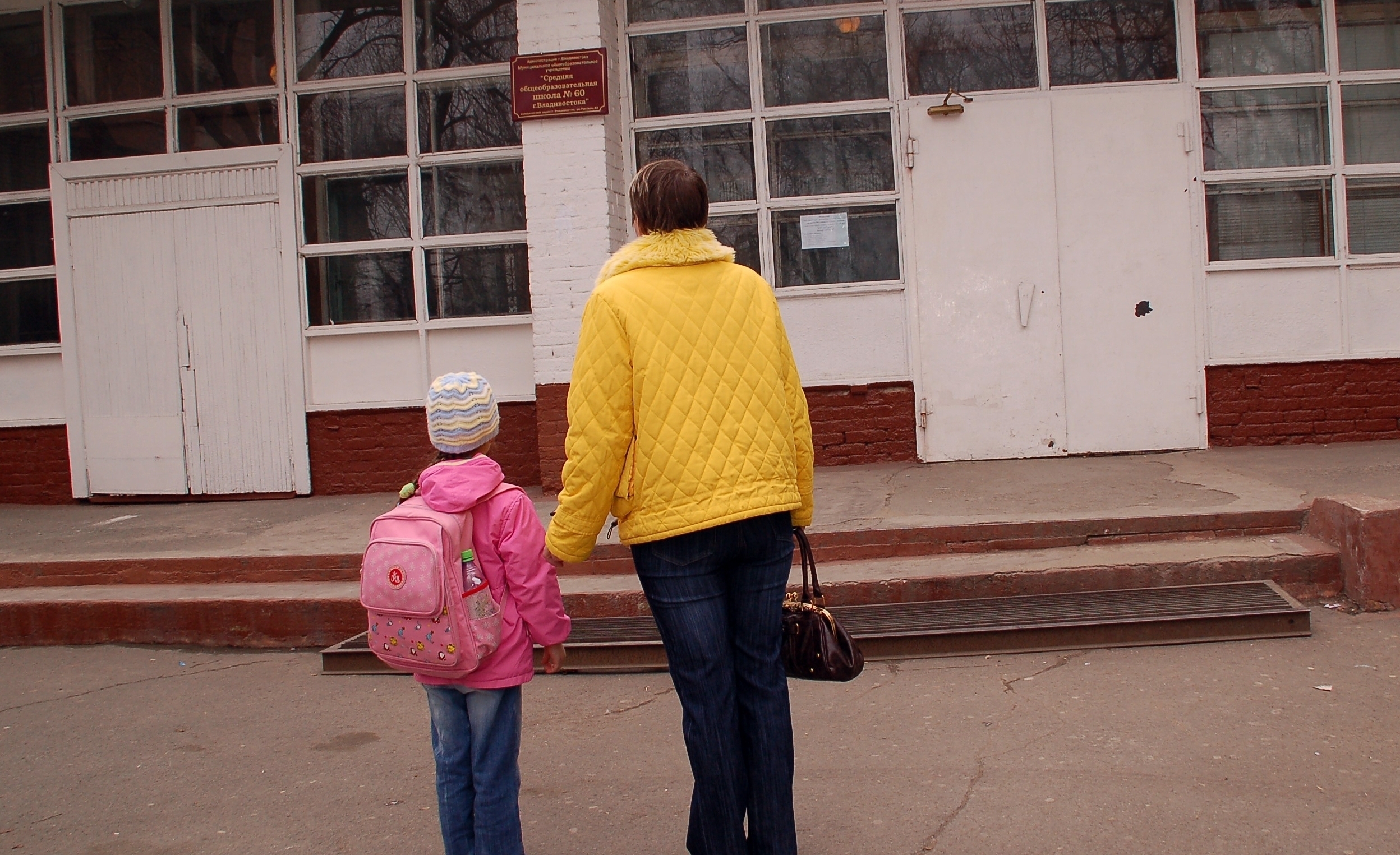 В Госдуме предлагают ввести два комплекта учебников: для школы и дома